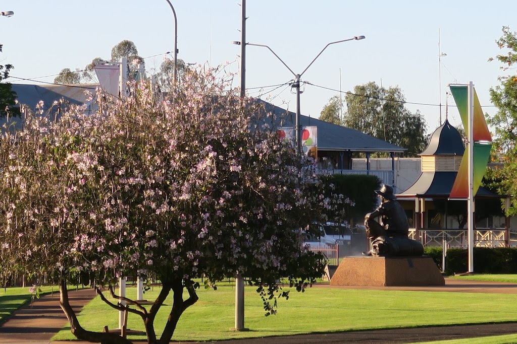 Cunnamulla Fella Statue | 23 Jane St, Cunnamulla QLD 4490, Australia | Phone: (07) 4655 8470