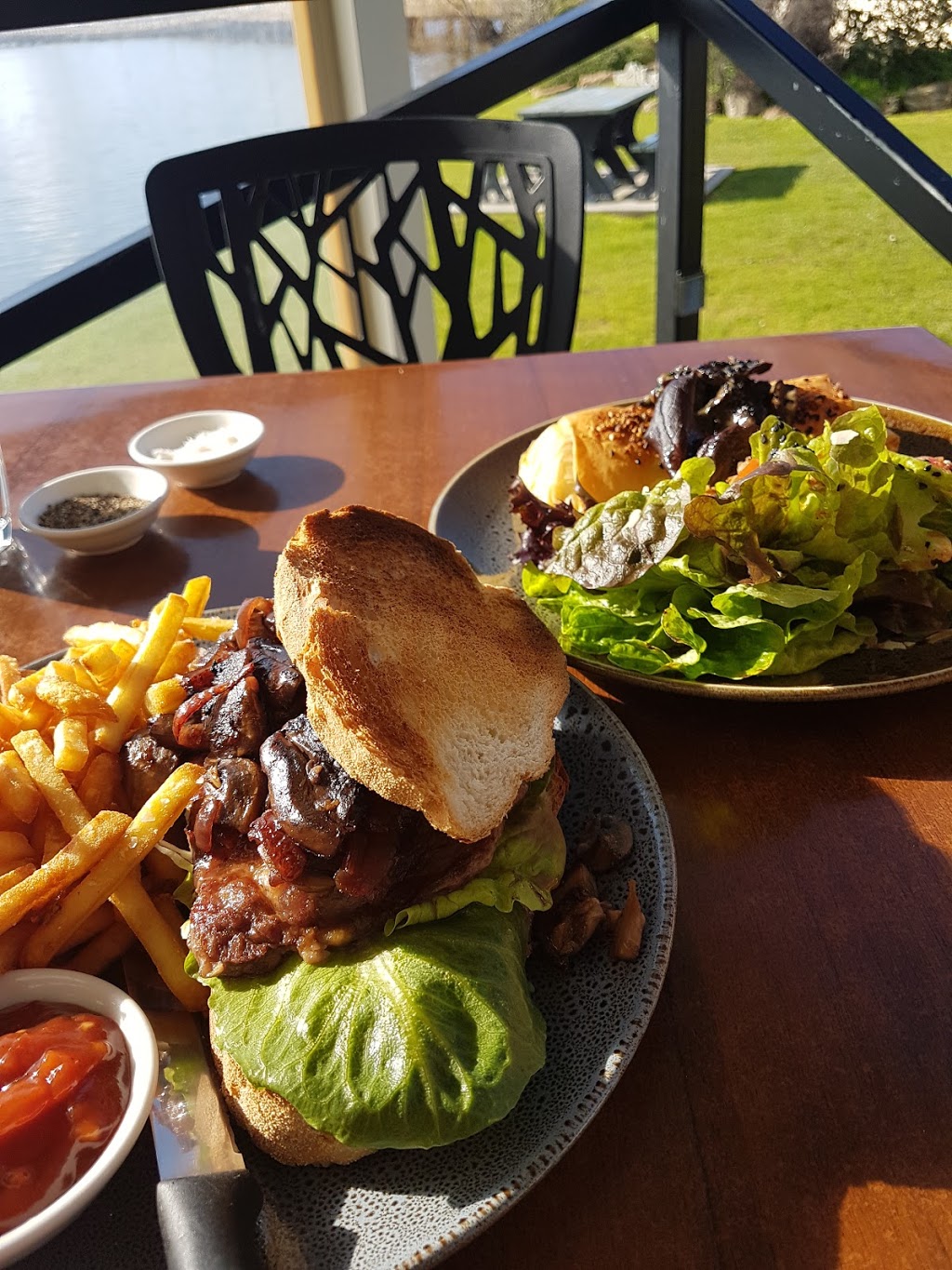 Lake Cafe & Deck | 1 Irvine Parade, Yarrawonga VIC 3730, Australia | Phone: (03) 5743 3069