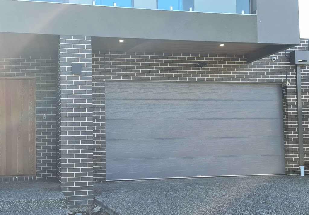 Bright shooting star garage door |  | Burwood Hwy, Ferntree Gully VIC 3156, Australia | 0410145394 OR +61 410 145 394