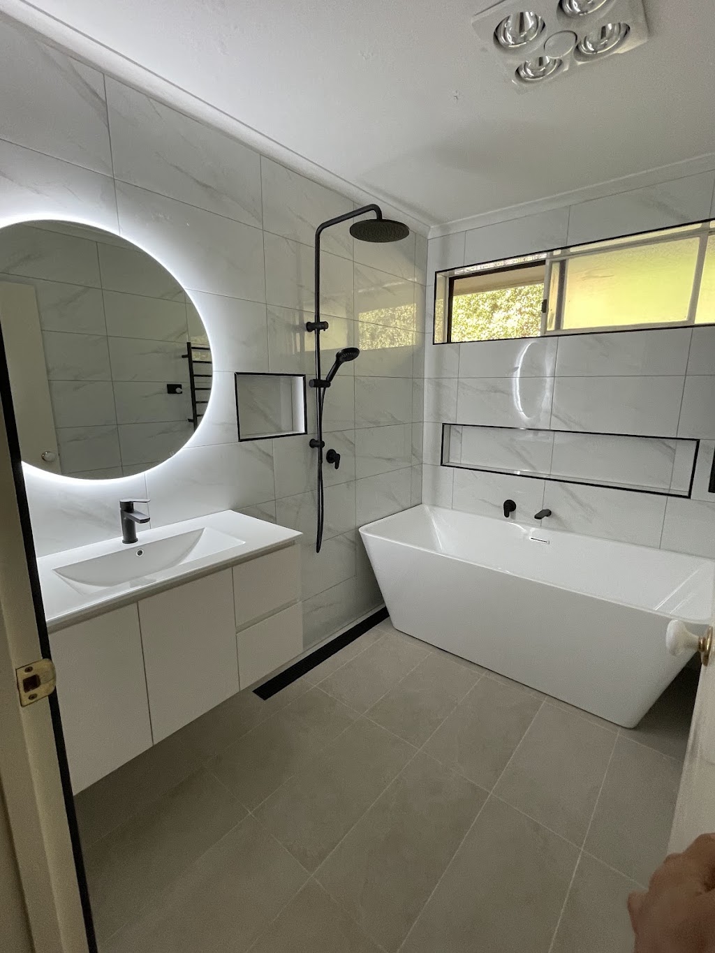 hazara tiling specialist | 11 Redleaf Cl, Hampton Park VIC 3976, Australia | Phone: 0424 044 071