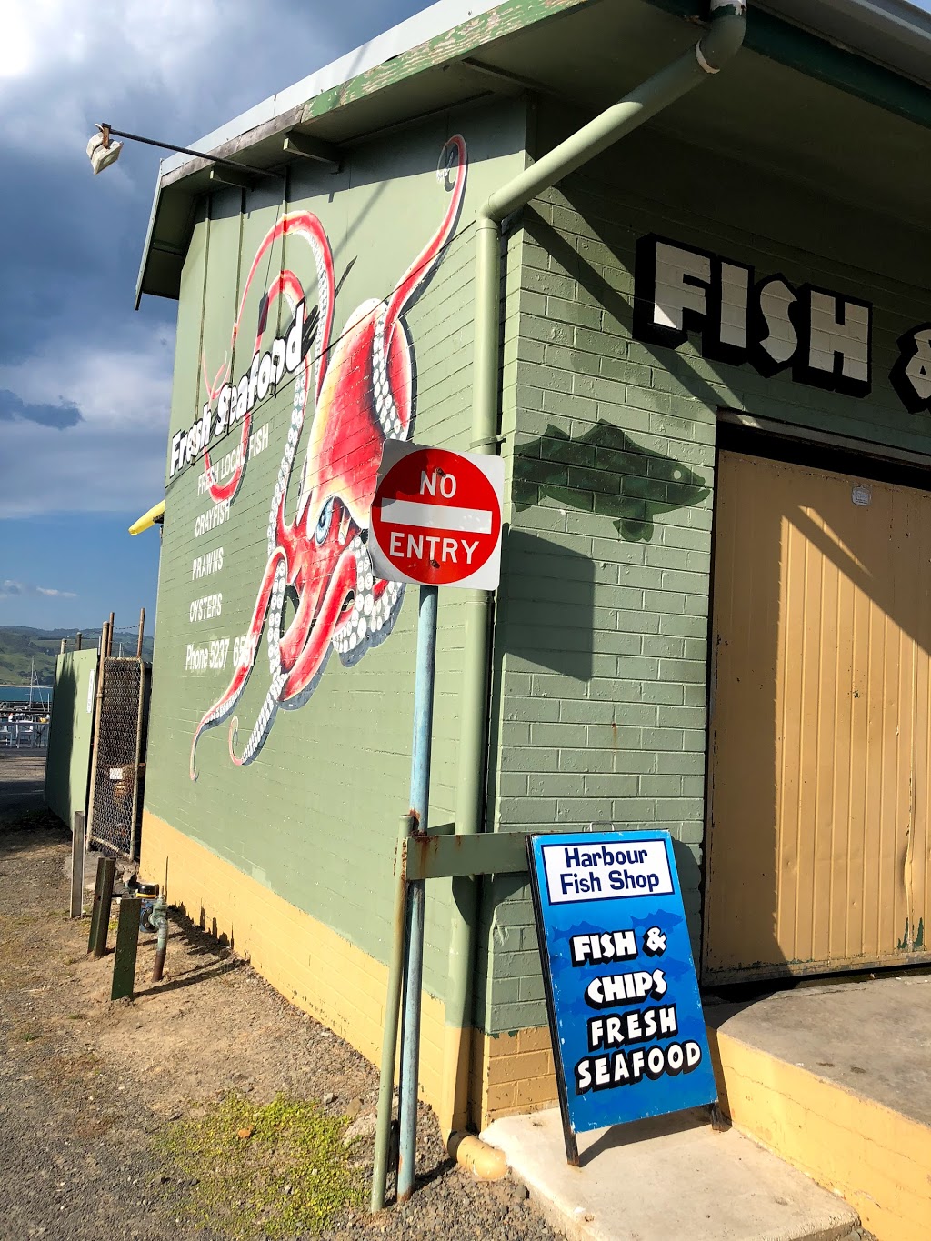 Apollo Bay Fishermens Co-Op | meal takeaway | 2 Breakwater Rd, Apollo Bay VIC 3233, Australia | 0352371067 OR +61 3 5237 1067