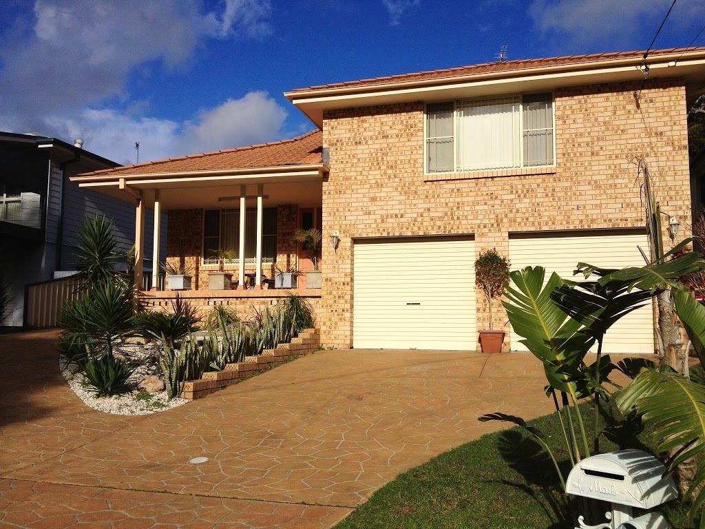 Holiday House Rental, Jervis Bay | 351 Elizabeth Dr, Vincentia NSW 2540, Australia | Phone: (02) 4441 6857