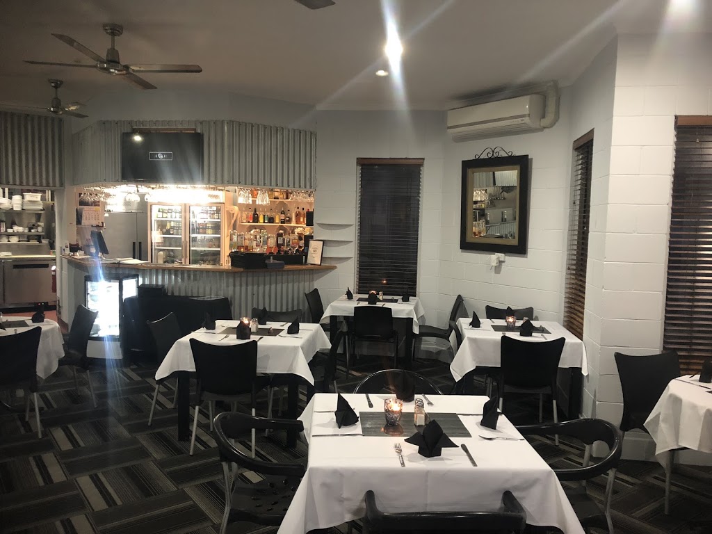 The Black Dog Café | restaurant | 3/381 Charlton Esplanade, Torquay QLD 4655, Australia | 0741243177 OR +61 7 4124 3177