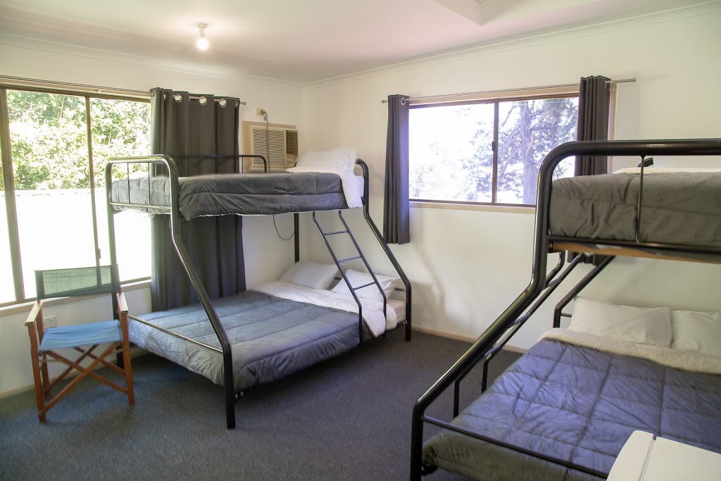 Garden City Backpackers | lodging | 61 Ruthven St, Harlaxton QLD 4350, Australia | 0746321567 OR +61 7 4632 1567