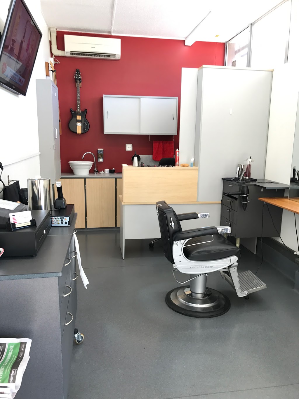 Brisbane Markets Barber Shop | hair care | Brisbane Markets Centre, 385 Sherwood Rd, Rocklea QLD 4106, Australia | 0434397735 OR +61 434 397 735