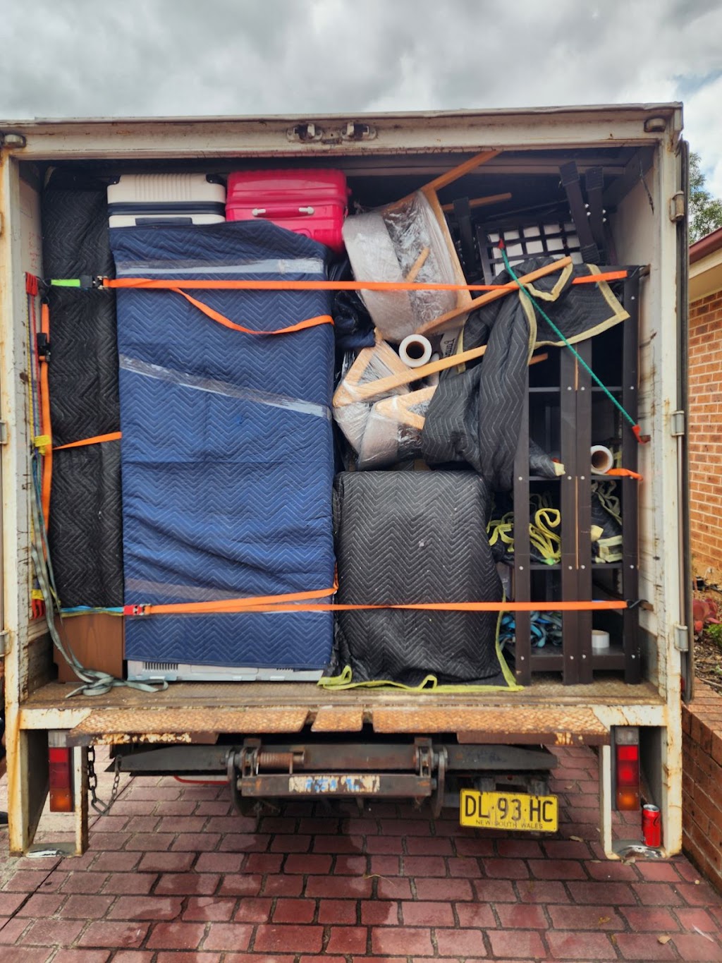 In N Out Removalist | 26 Gould St, Strathfield NSW 2135, Australia | Phone: 1300 189 469