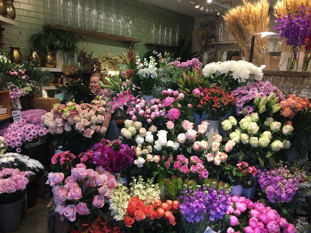 Lizzi Bee Flowers | florist | 2/81 Waratah Ave, Dalkeith WA 6009, Australia | 0893862608 OR +61 8 9386 2608
