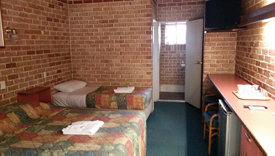 Beenleigh Village Motel | lodging | 49 City Rd, Beenleigh QLD 4207, Australia | 0738073122 OR +61 7 3807 3122