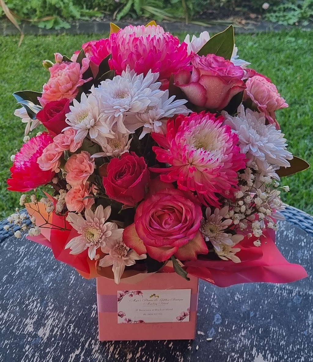 Myees Flowers & Giftbox Boutique Macleay Island | 37 Baracoota St, Macleay Island QLD 4184, Australia | Phone: 0458 922 993