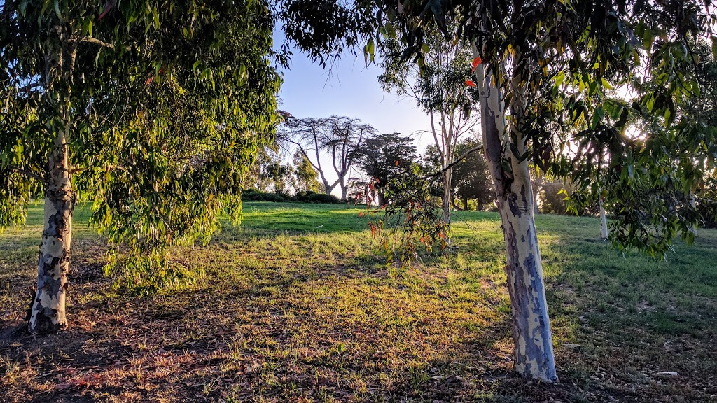 Hilltop Park | park | Doreen VIC 3754, Australia | 0392172170 OR +61 3 9217 2170
