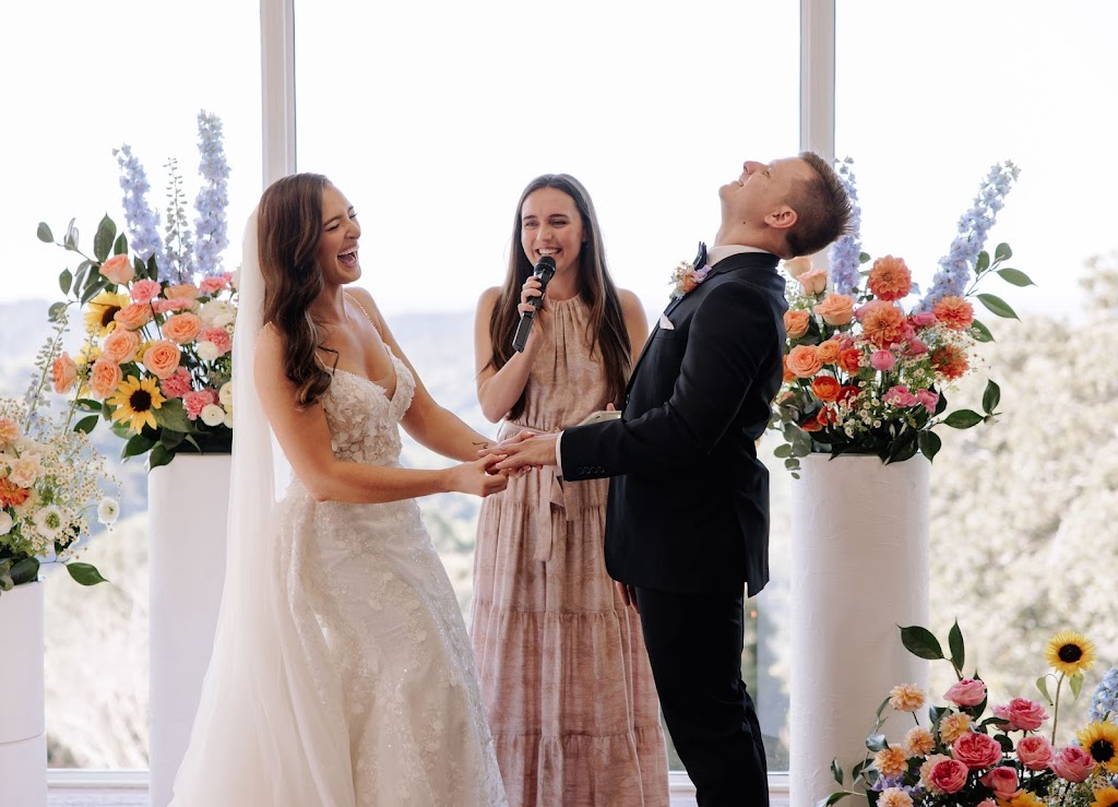 Love by Lara Celebrant and MC | Pacific Parade, Currumbin QLD 4223, Australia | Phone: 0403 836 659