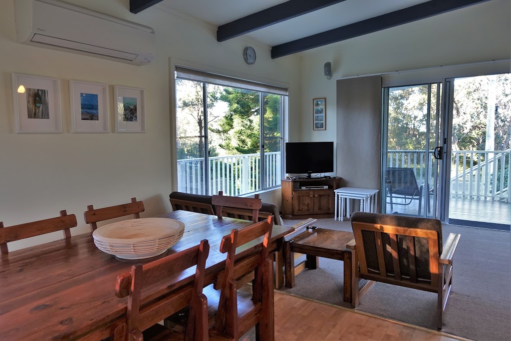 Wonky Pine Beach House | lodging | 17 Matron Porter Dr, Narrawallee NSW 2539, Australia | 0244553833 OR +61 2 4455 3833