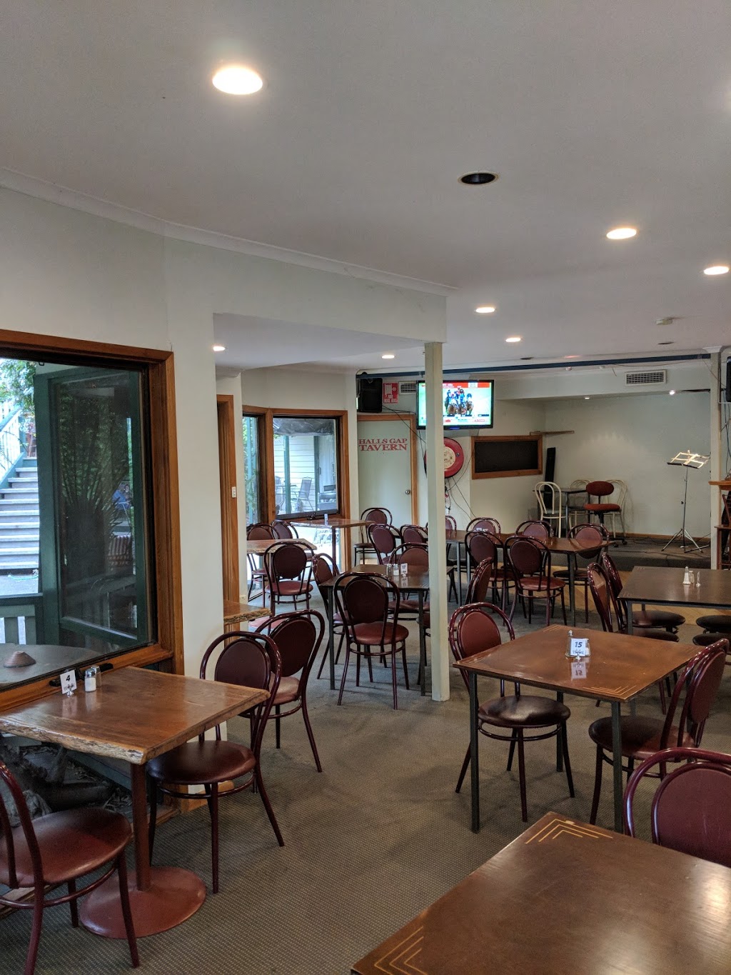 Halls Gap Tavern | 124-126 Grampians Rd, Halls Gap VIC 3381, Australia | Phone: (03) 5356 4232