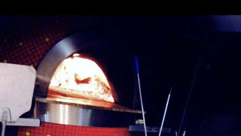 La Fiamma Woodfired Pizzeria | 189 Ocean View Rd, Ettalong Beach NSW 2257, Australia | Phone: (02) 4341 1333