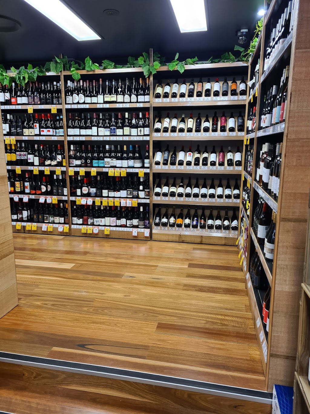 BWS Mollymook | liquor store | Shop 9/80 Tallwood Ave, Mollymook Beach NSW 2539, Australia | 0244557528 OR +61 2 4455 7528