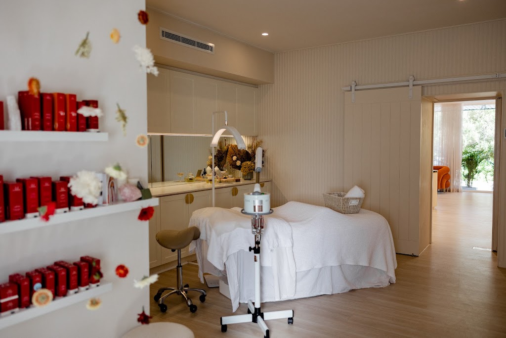 Wildflower faces | 668 Coleridge Rd, Bateau Bay NSW 2261, Australia | Phone: 0447 182 716