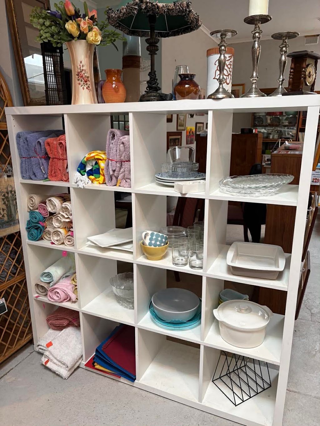 Dunolly Community Thrift Shop | 82 Broadway, Dunolly VIC 3472, Australia | Phone: 0477 085 275