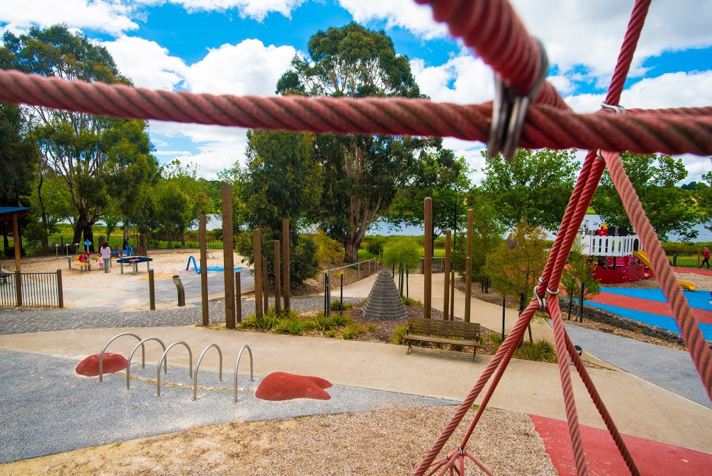 Lakes edge adventure playground | park | 288 Rippon Rd, Hamilton VIC 3300, Australia