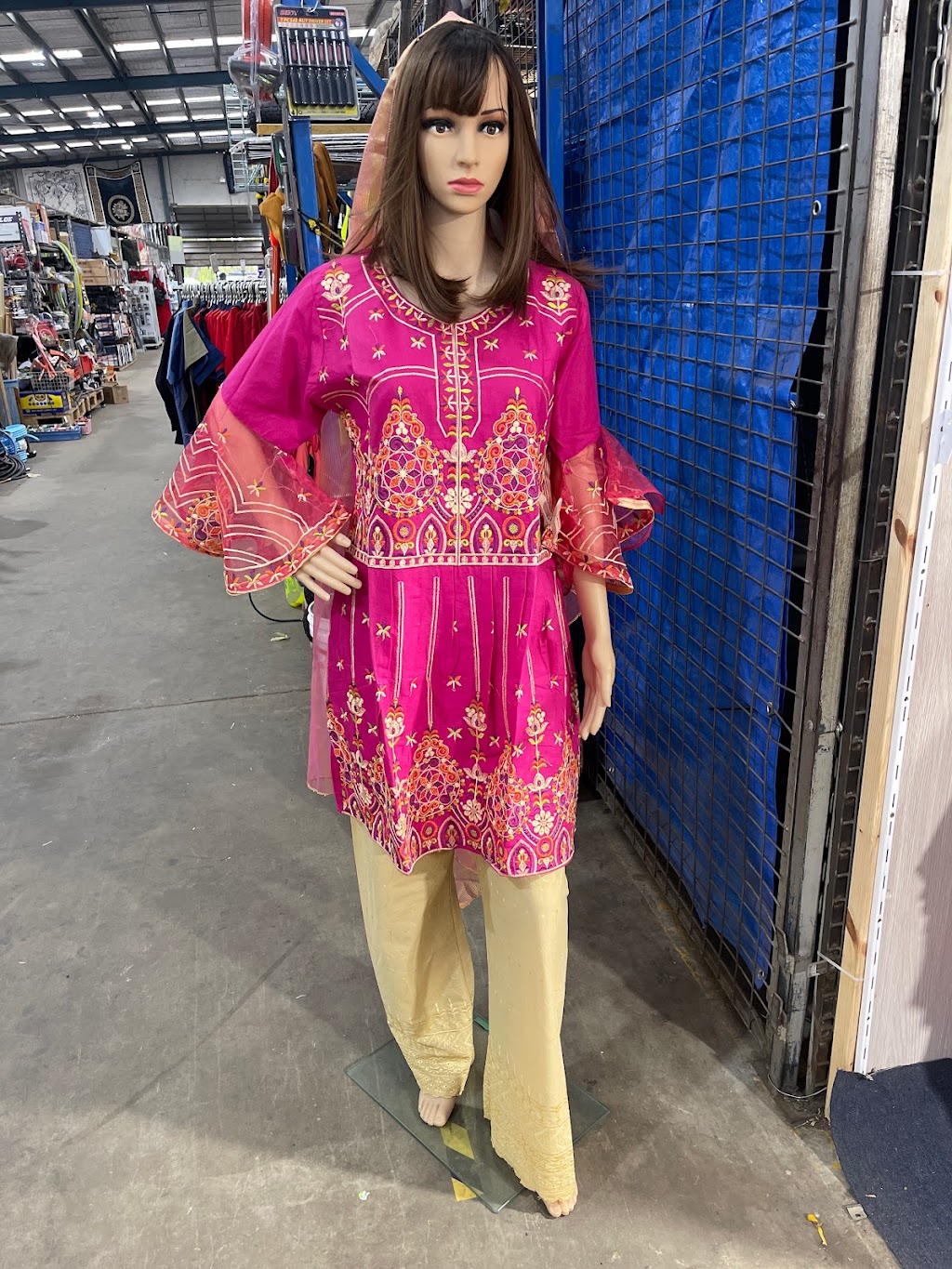 Pakistani / indian Dresses Suits | clothing store | 8/18 Leakes Rd, Laverton North VIC 3026, Australia | 0406758294 OR +61 406 758 294