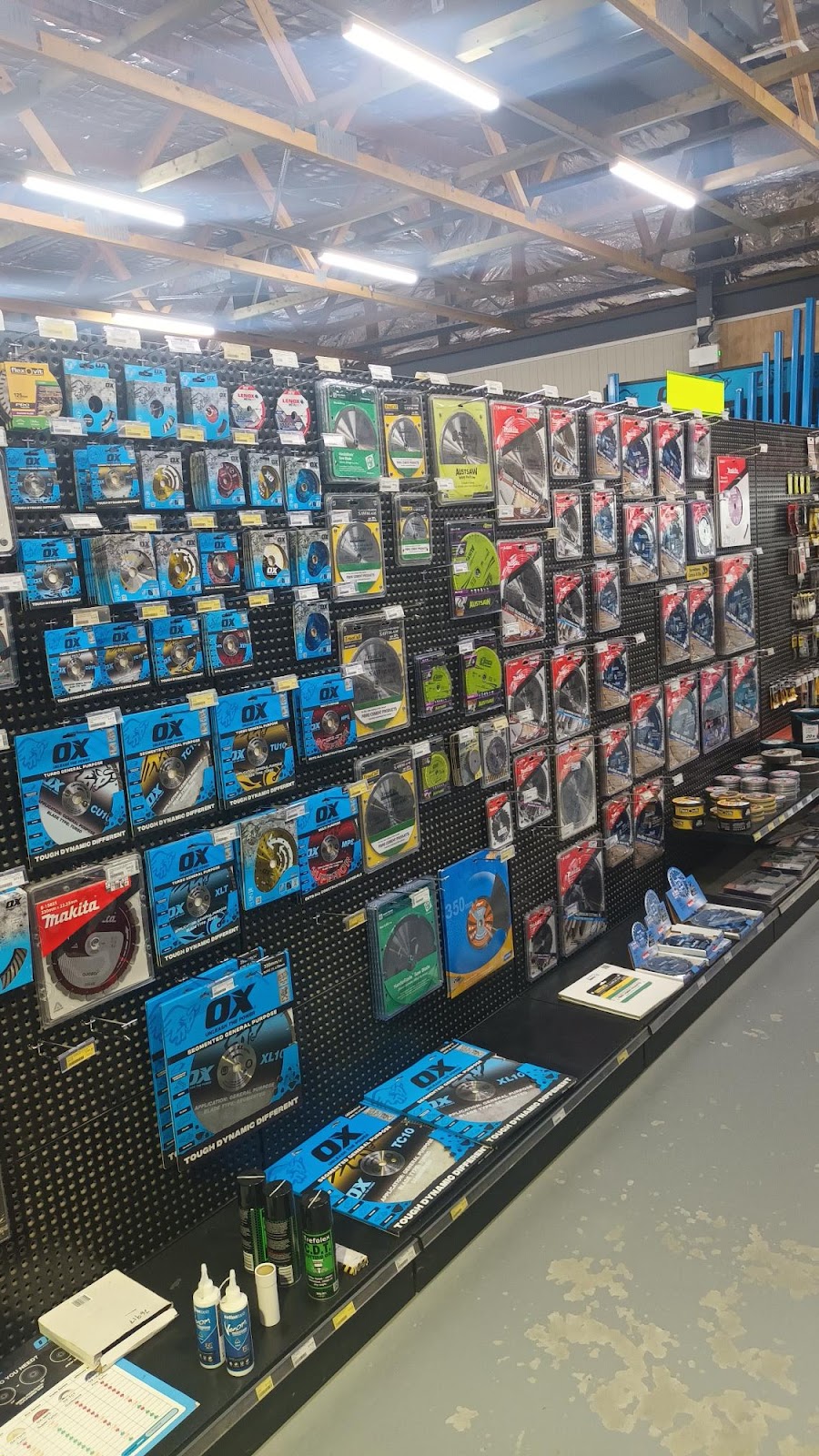 Eaton’s Mitre 10 Singleton | 1 Kelso St, Singleton NSW 2330, Australia | Phone: (02) 6572 5600