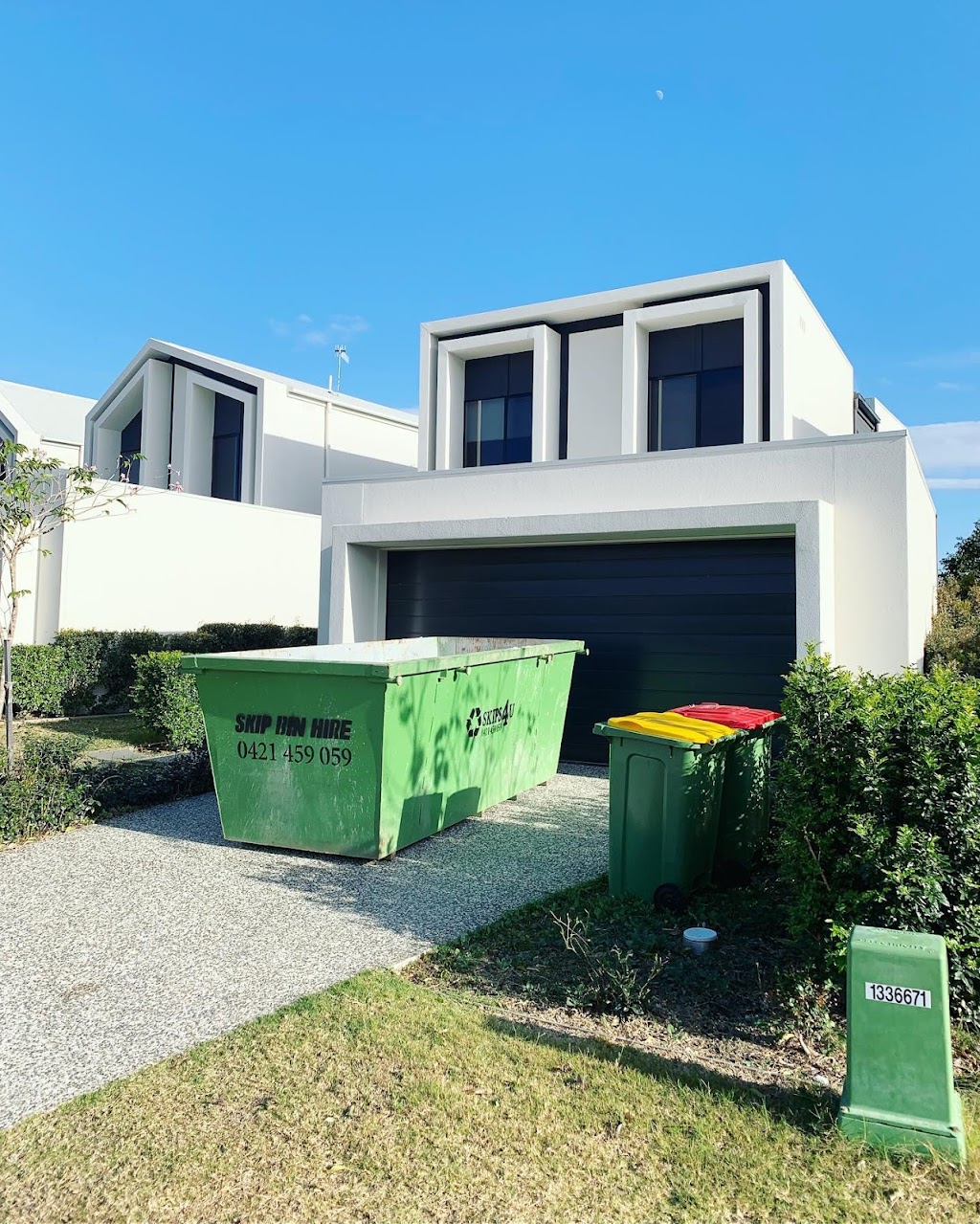 Skips 4 U | 100 Harper St, Molendinar QLD 4214, Australia | Phone: 0477 892 980