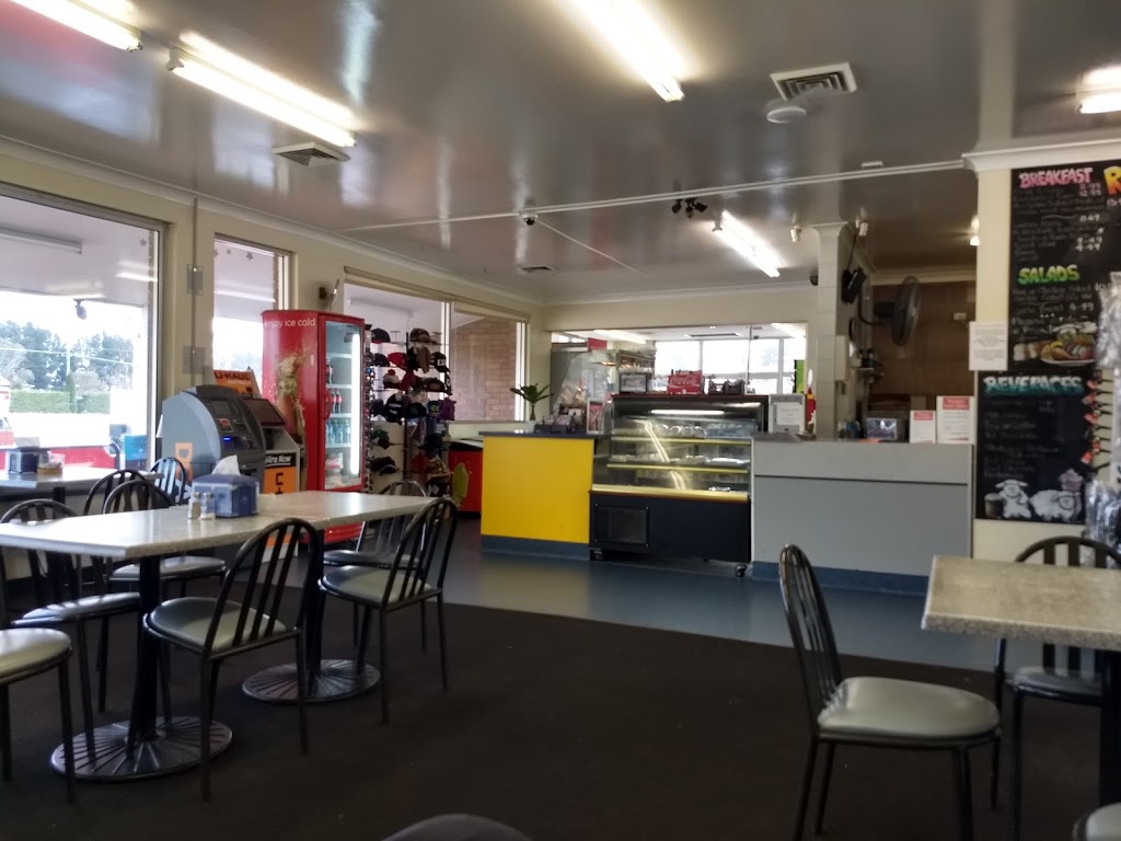 Guyra Roadhouse | 4352 New England Hwy, Guyra NSW 2365, Australia | Phone: (02) 6779 1462