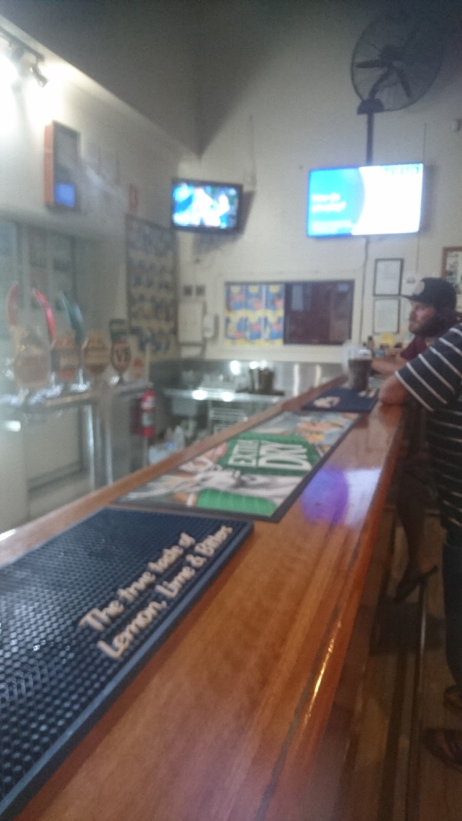 The Point Tavern | 7 Conder Parade, Midge Point QLD 4799, Australia | Phone: (07) 4947 6377