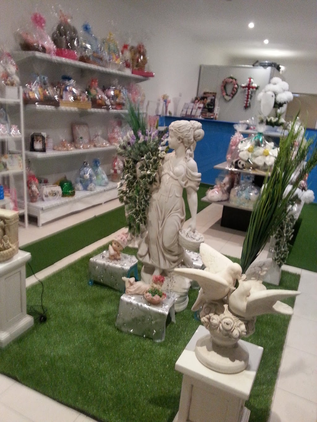 VIOLETS ARE BLUE Florist and Gifts | 2/534-536 The Horsley Dr, Smithfield NSW 2164, Australia | Phone: (02) 9724 2233
