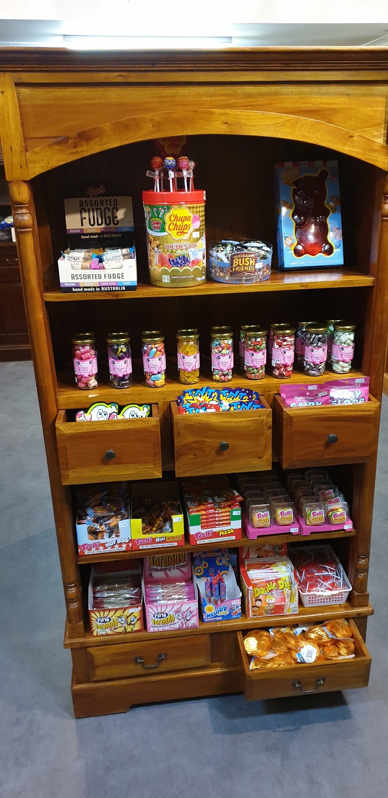 Grindelwald Sweets & Treats | store | Shop 2/7 Waldhorn Dr, Grindelwald TAS 7277, Australia | 0363300481 OR +61 3 6330 0481