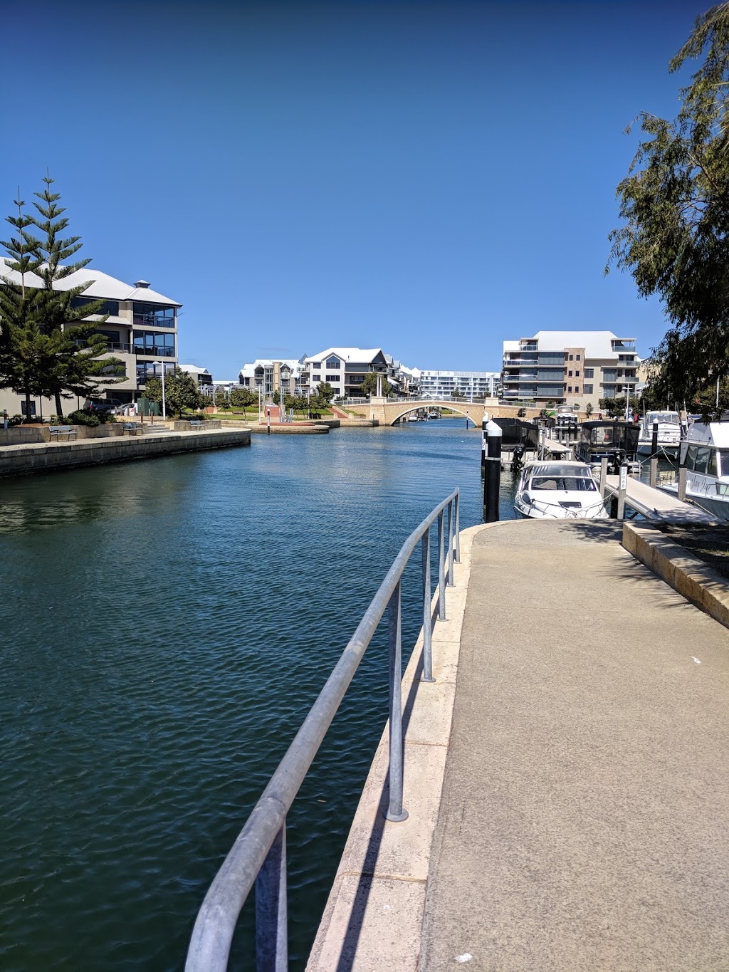 Huge House on the Grand Canal | lodging | 15 Florian Mews, Mandurah WA 6210, Australia