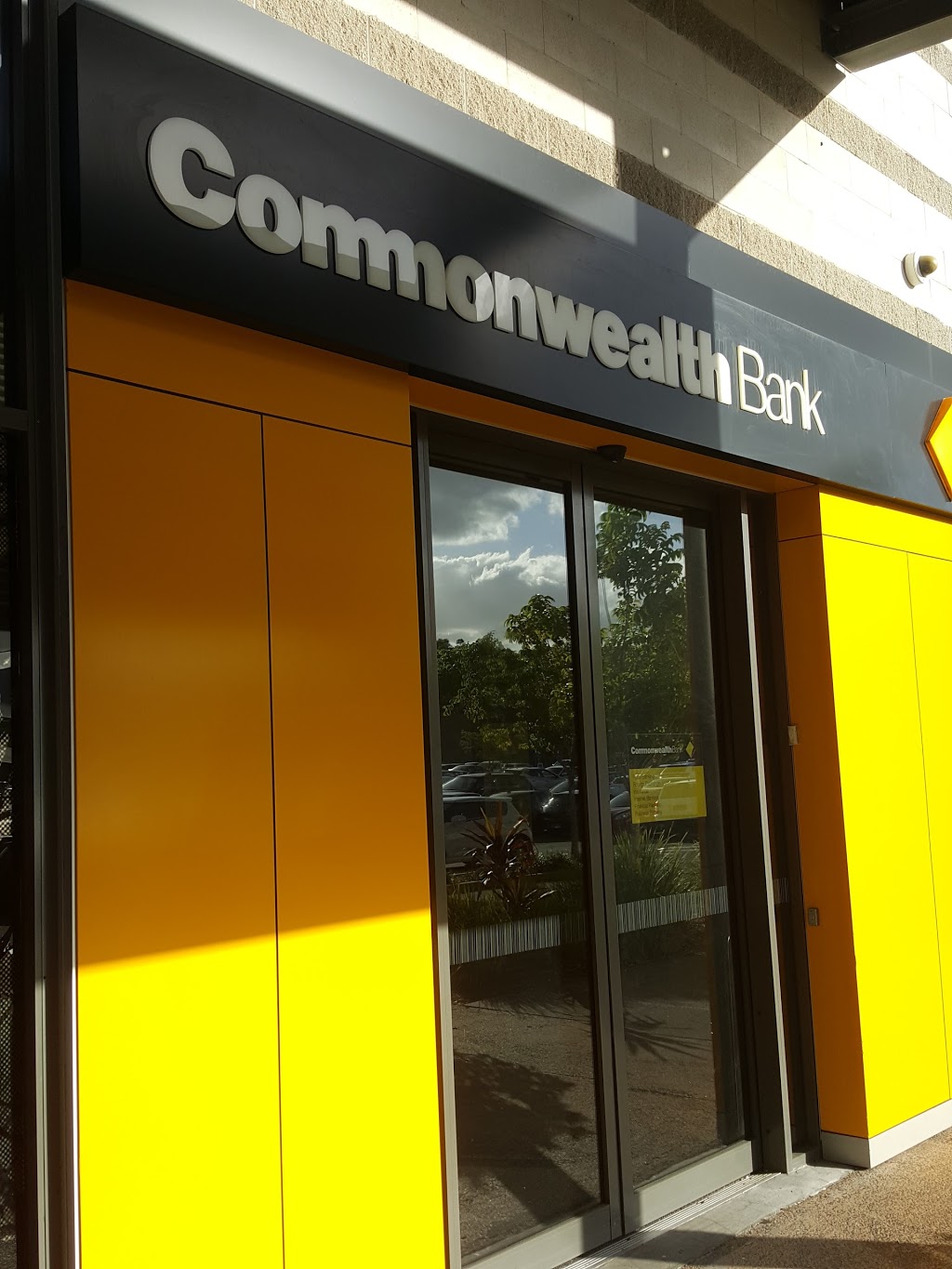 Commonwealth Bank | Shop 1093 Westfield Helensvale Plaza Cnr Gold Coast Hwy & Town Centre Dr, Helensvale QLD 4212, Australia | Phone: (07) 5573 7121