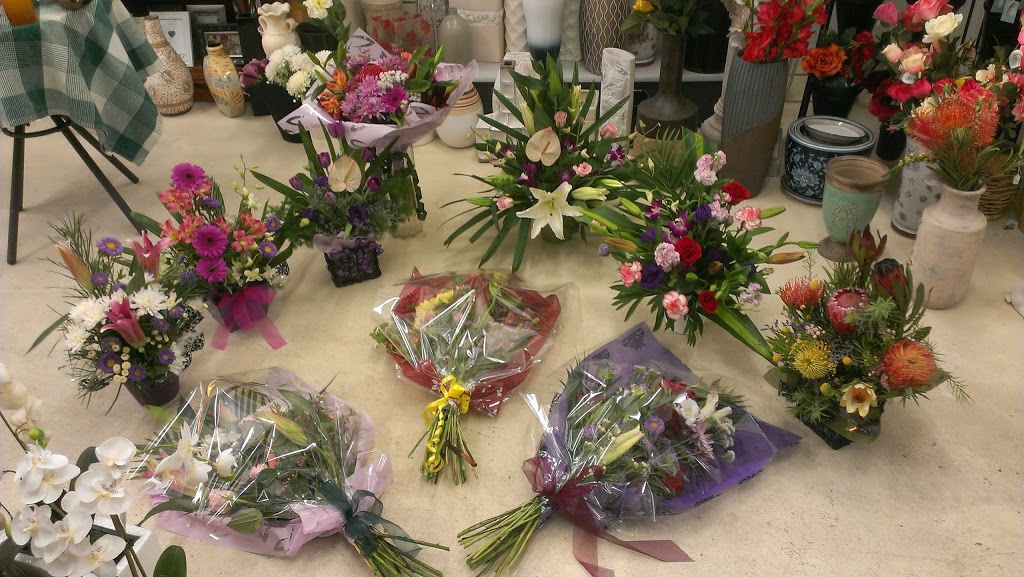 Miss Petal Florist | florist | 65 Victoria St, Kerang VIC 3579, Australia | 0354503488 OR +61 3 5450 3488
