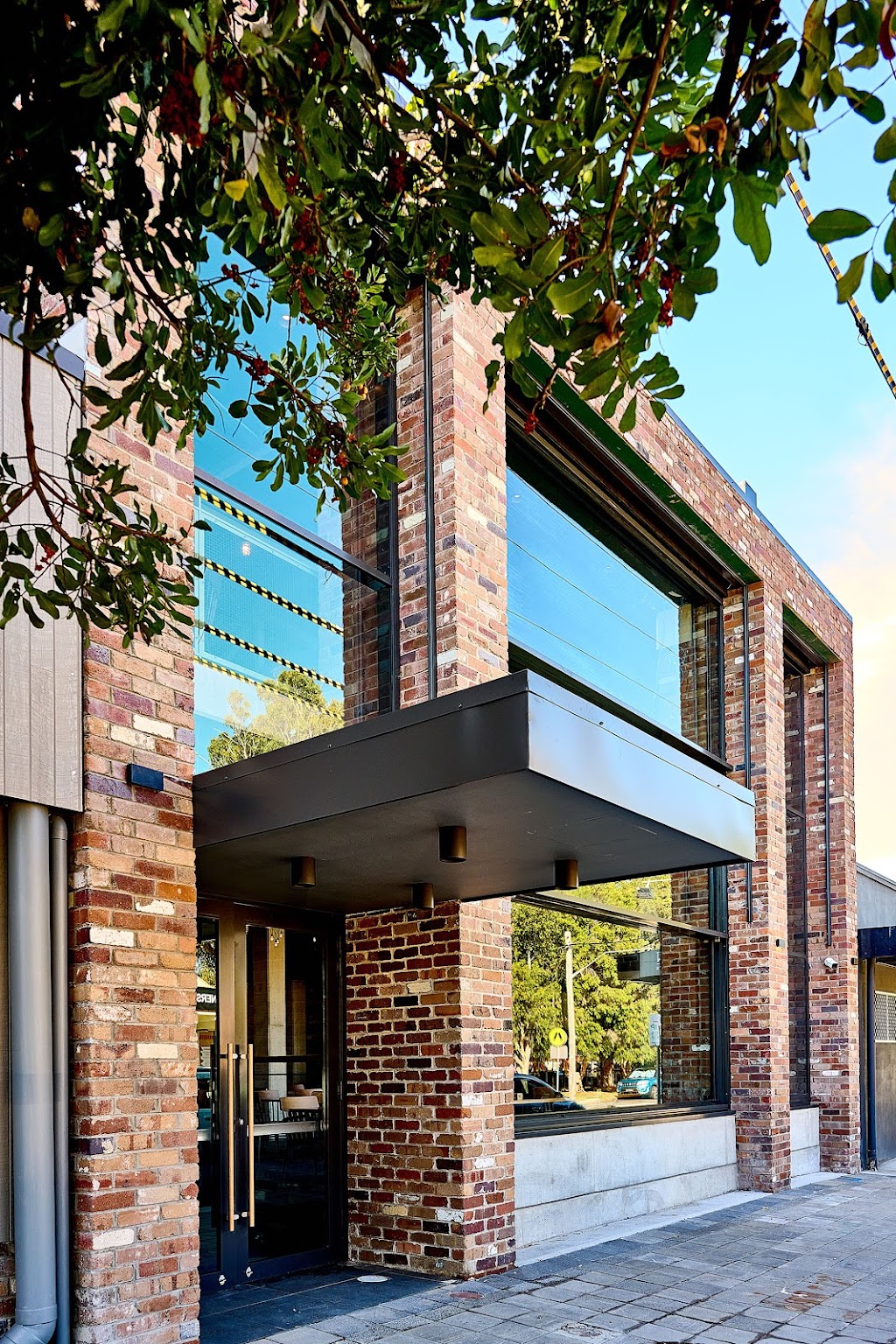 Warners Bay Hotel | 5 John St, Warners Bay NSW 2282, Australia | Phone: (02) 4948 9055