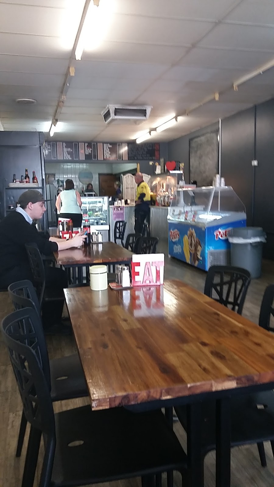 Nikkis Teapot Cafe | cafe | 145 Murray St, Finley NSW 2713, Australia | 0358831169 OR +61 3 5883 1169