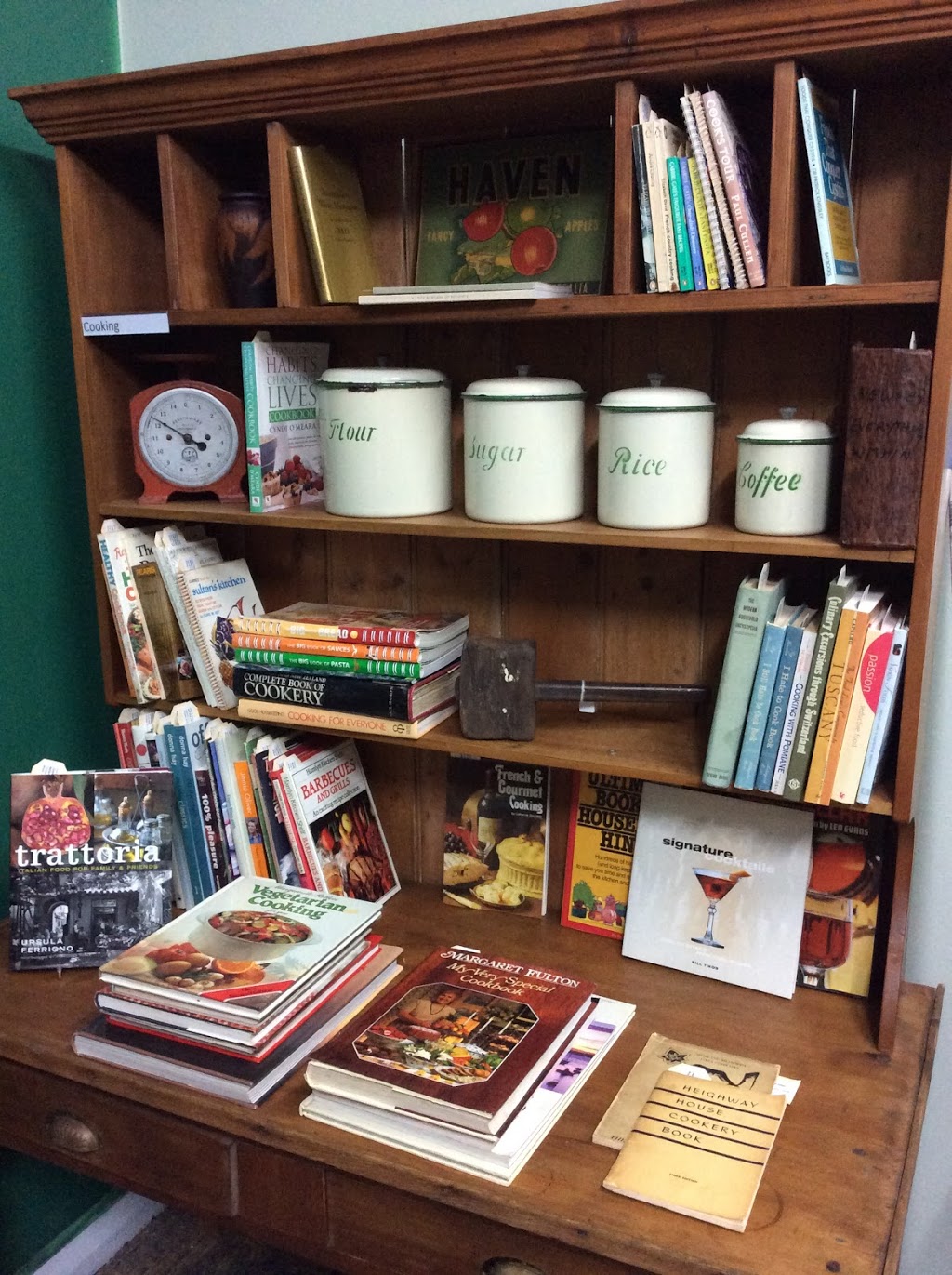 The Little Shop of Books | 160 Parker St, Cootamundra NSW 2590, Australia | Phone: 0456 758 330