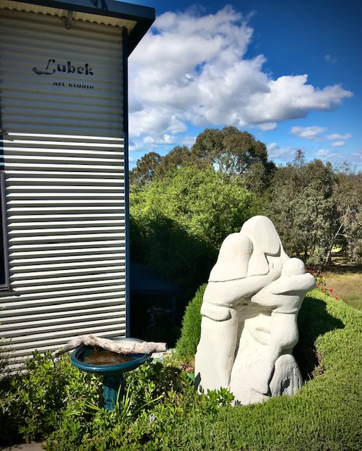 Lubek Art Studio | 329 Wirraway St, East Albury NSW 2640, Australia | Phone: (02) 6023 6464