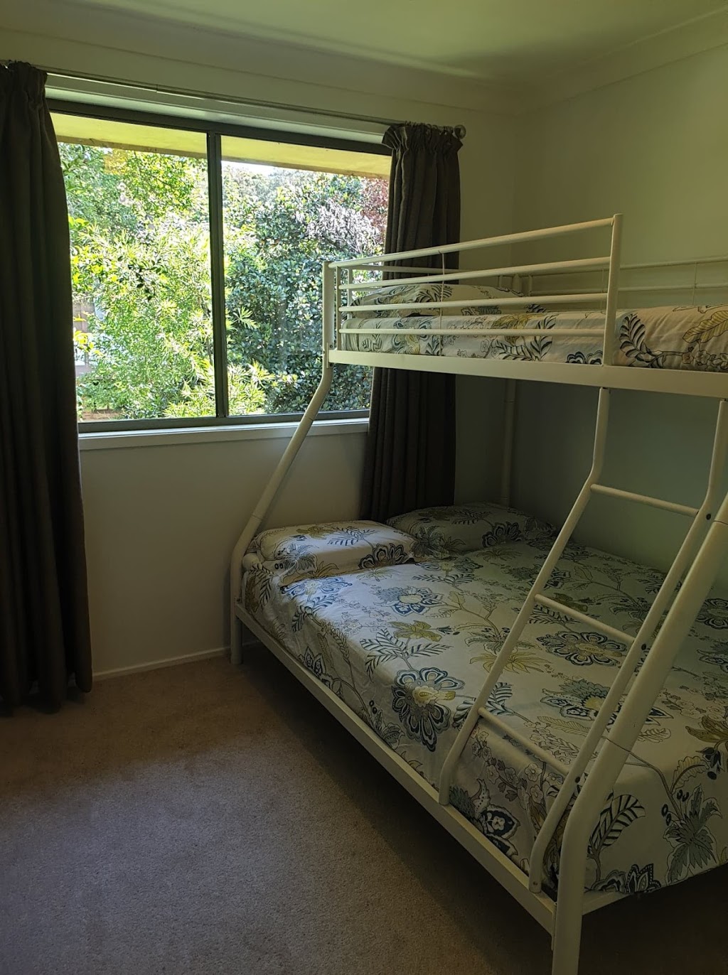 Sunnyside Up Guesthouse | lodging | 11B Margaret St, Point Clare NSW 2250, Australia | 0438473033 OR +61 438 473 033