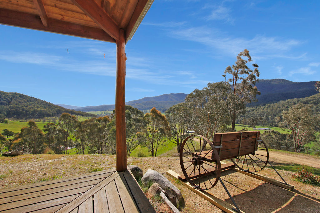 Quins Gap Private Retreat | lodging | 93 Quins Gap Rd, Bright VIC 3741, Australia | 0357552275 OR +61 3 5755 2275