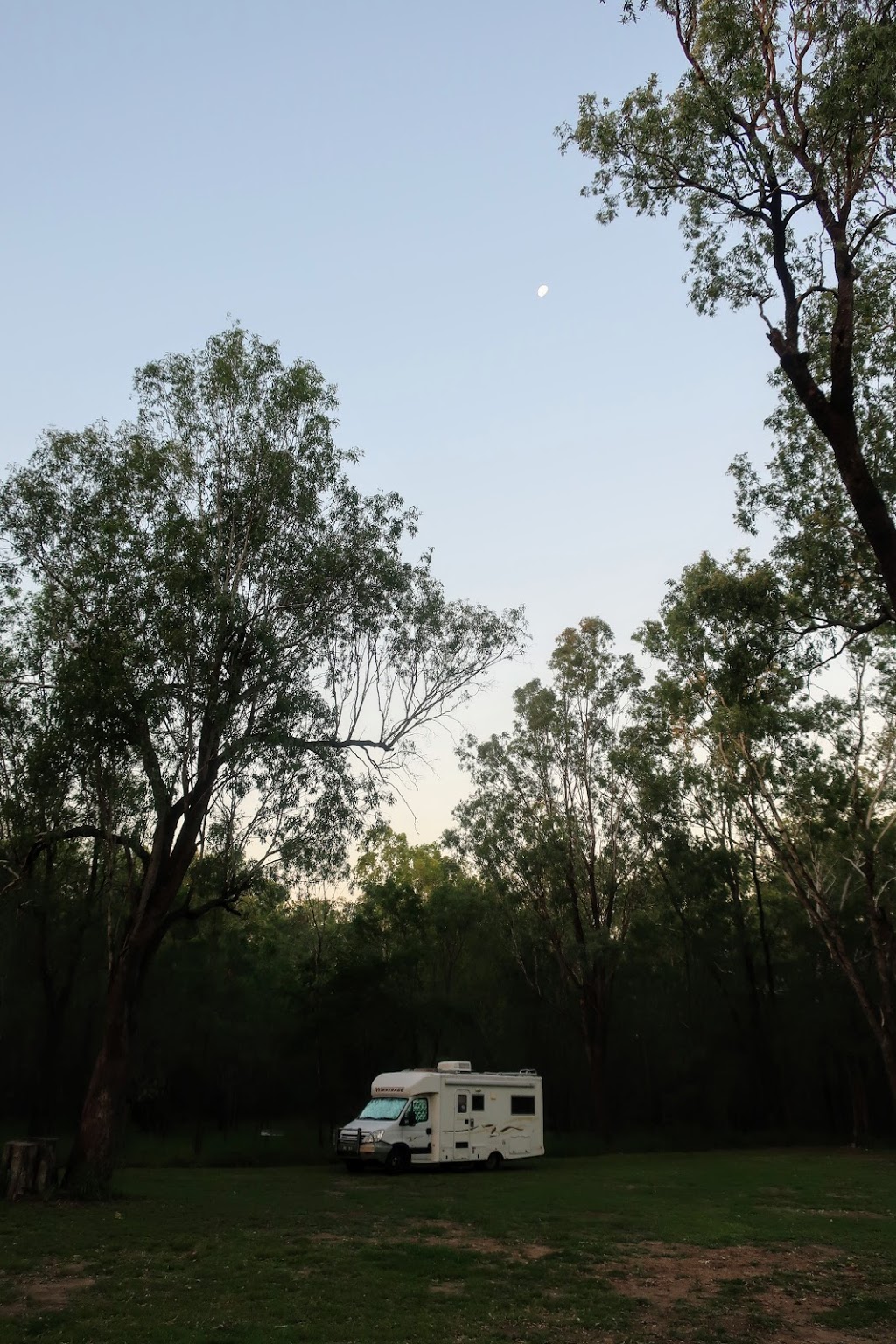 Neville Hewitt Weir Camping and Picnic Area | campground | Bedford St, Baralaba QLD 4702, Australia