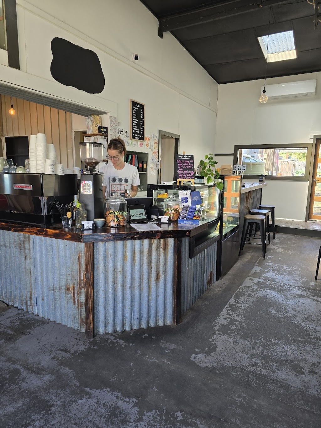 The Flywheel Bar & Cafe | 27/29 Neill St, Beaufort VIC 3373, Australia | Phone: (03) 5349 2985