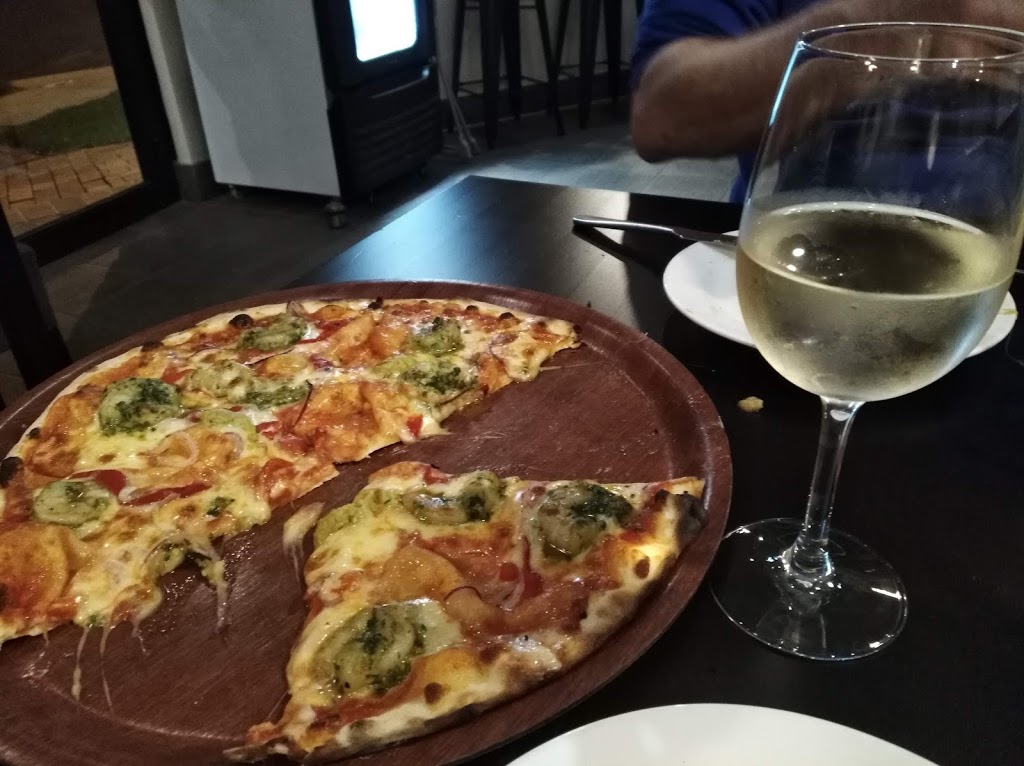 Heat Woodfired Pizza Bar | 1/270 Beach Rd, Batehaven NSW 2536, Australia | Phone: (02) 4472 7400