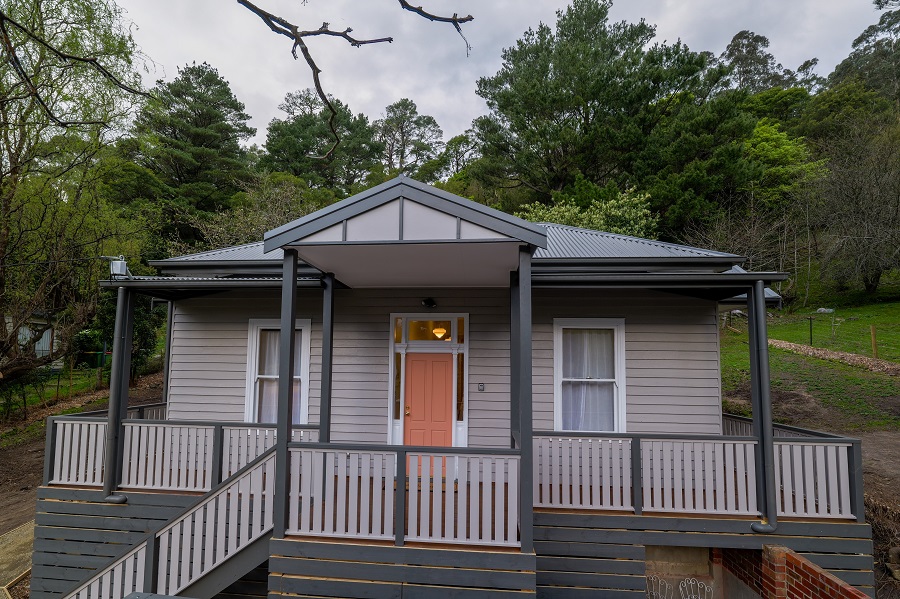 Ferntree Digs Cottage | 20 Ferntree Ave, Warburton VIC 3799, Australia | Phone: 0412 791 407