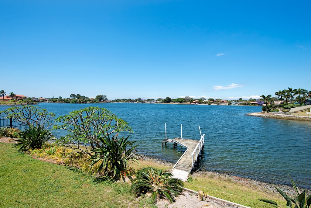 Compass Lakeside | lodging | 20 Compass Ct, Mermaid Waters QLD 4218, Australia | 0422990700 OR +61 422 990 700
