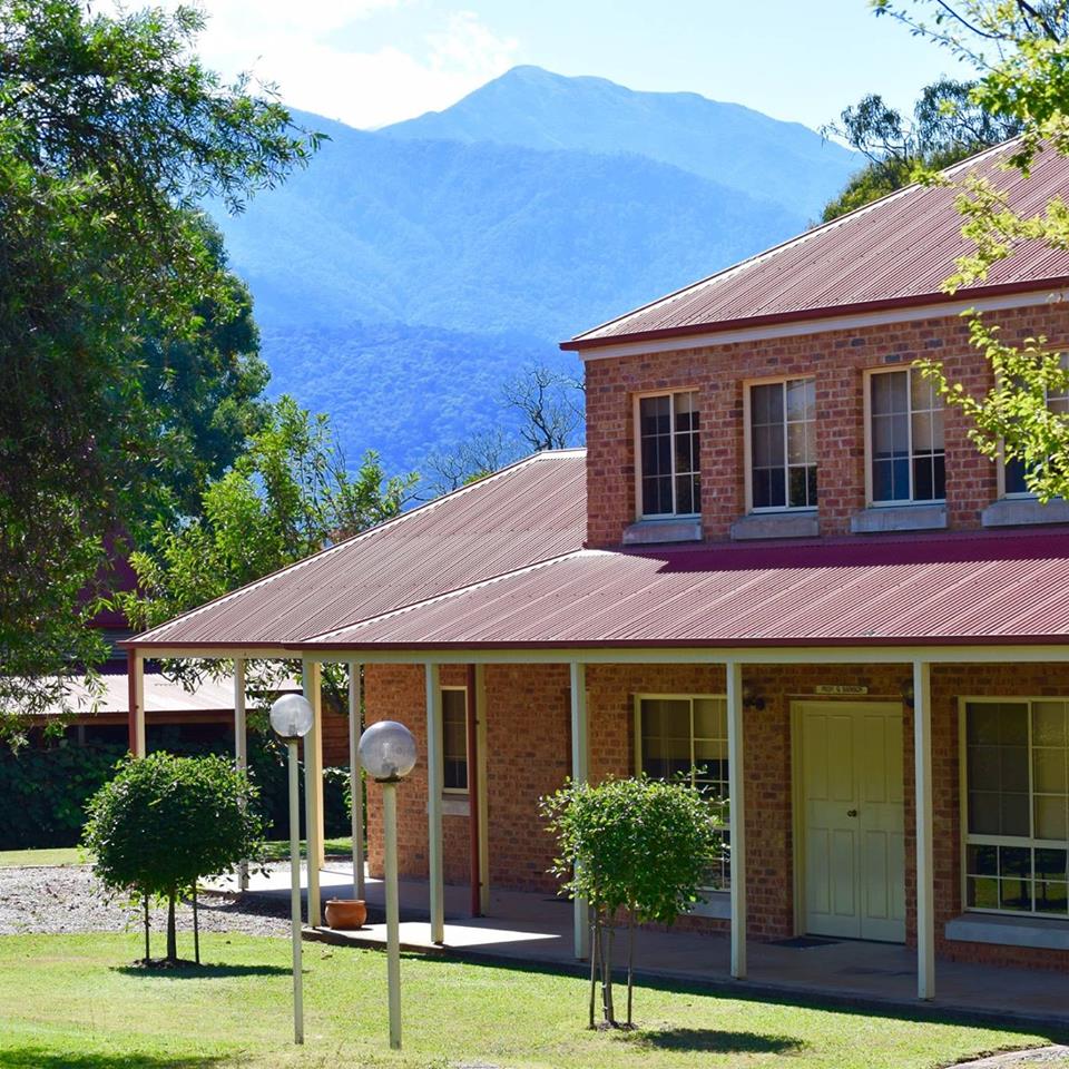 Quartz Ridge Lodge | 16 St Bernard Dr, Tawonga South VIC 3698, Australia | Phone: 0481 709 220