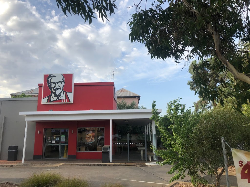 KFC Young | meal takeaway | 24 Zouch St, Young NSW 2594, Australia | 0263827288 OR +61 2 6382 7288