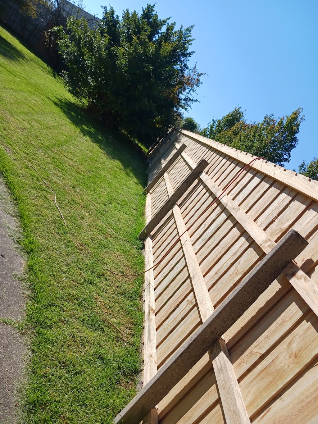 KDG fencing and maintenance | 1 Barry St, Moe VIC 3825, Australia | Phone: 0400 915 353