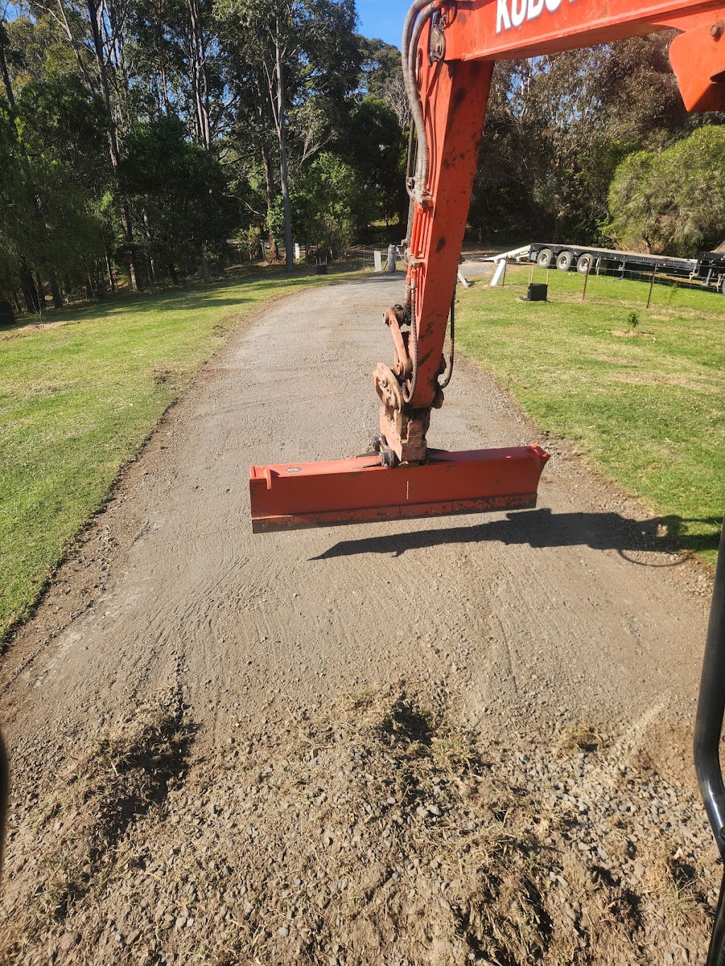 Tomis Bobcat and Excavation | Erie Pl, South Pambula NSW 2549, Australia | Phone: 0447 631 449