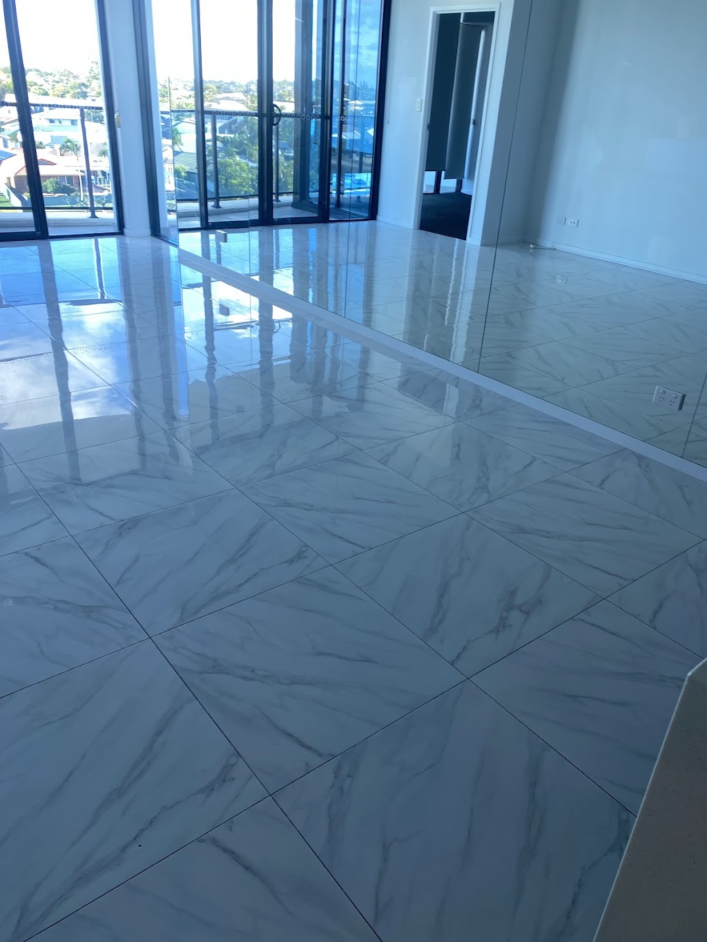 Hans5star cleaning | 39 Marble Arch Pl, Arundel QLD 4214, Australia | Phone: 0415 229 318