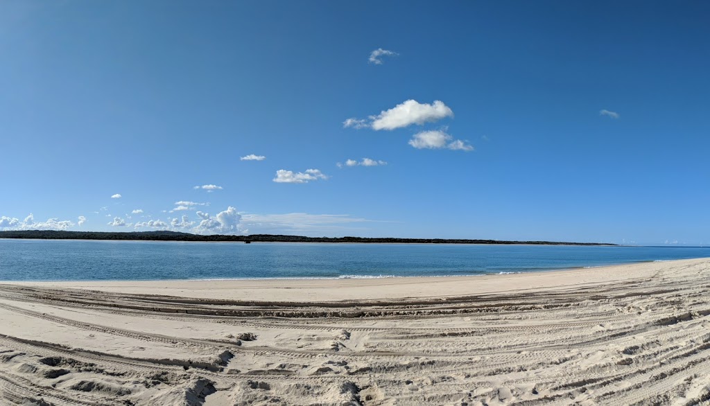 Manta Ray Barge |  | Inskip Point Rd, Inskip QLD 4581, Australia | 0754863935 OR +61 7 5486 3935