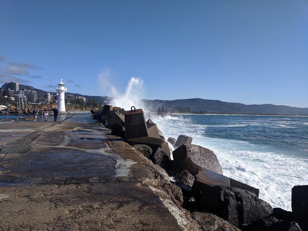 Wollongong Breakwater Lighthouse | tourist attraction | Wollongong NSW 2500, Australia | 0242277111 OR +61 2 4227 7111
